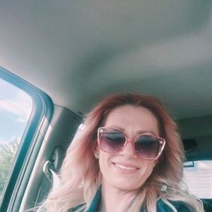 Meet your Posher, Crystal